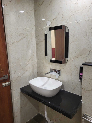 Bathroom 4, Hotel Grand Sharon, Dehradun