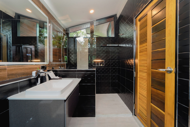 Bathroom 4, High Tree Resort Co.,Ltd., Mueang Krabi