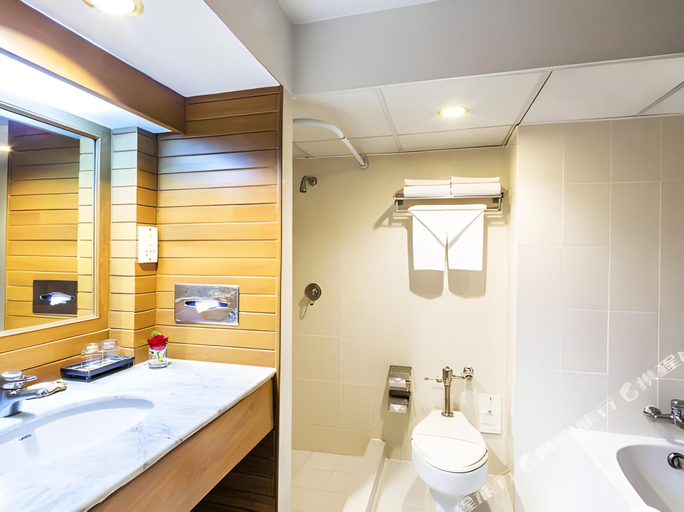 Bathroom 3, Lotus Hotel Pang Suan Kaew, Muang Chiang Mai