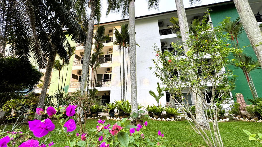 Exterior 3