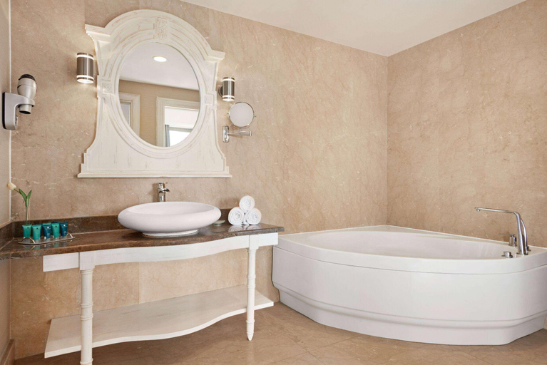 Bathroom 5, Ramada Plaza by Wyndham Mardin, Mardin