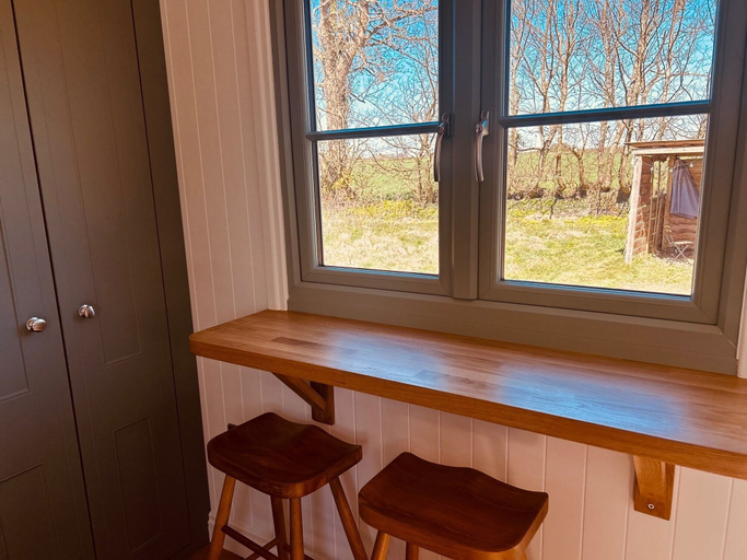 Interior 5, Luxury Shepherds Hut Near Glamorgan Coast, Vale of Glamorgan