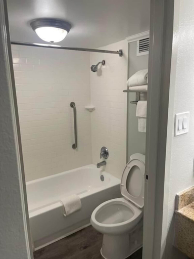 Bathroom 4, Quality Inn & Suites Georgetown, Georgetown