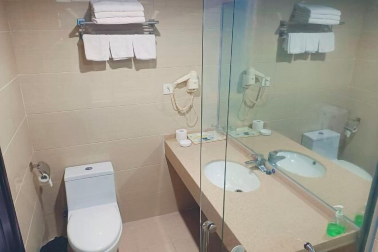 Bathroom 3, Jinlongwan Hotel, Qingyuan