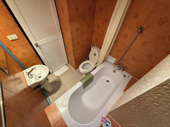 Bathroom 7