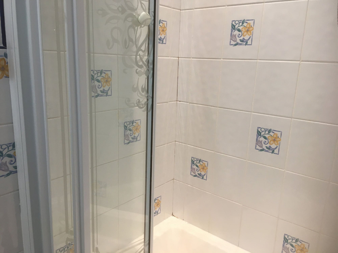Bathroom 4, Grove House Guest House, Telford and Wrekin