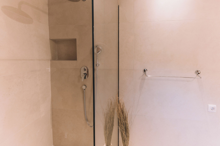 Bathroom 2, La Mer Beach Residence