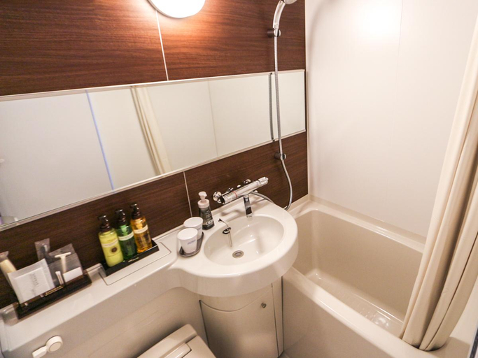 Bathroom 13