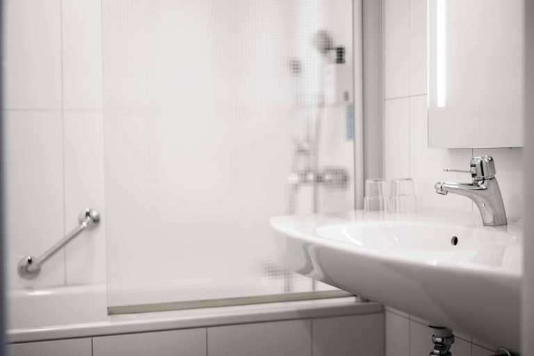 Bathroom 4, Scandic Järva Krog, Solna