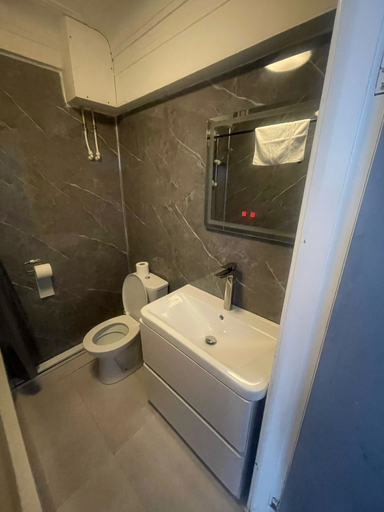 Bathroom 3, The Sneyd Arms Hotel, Stoke-on-Trent