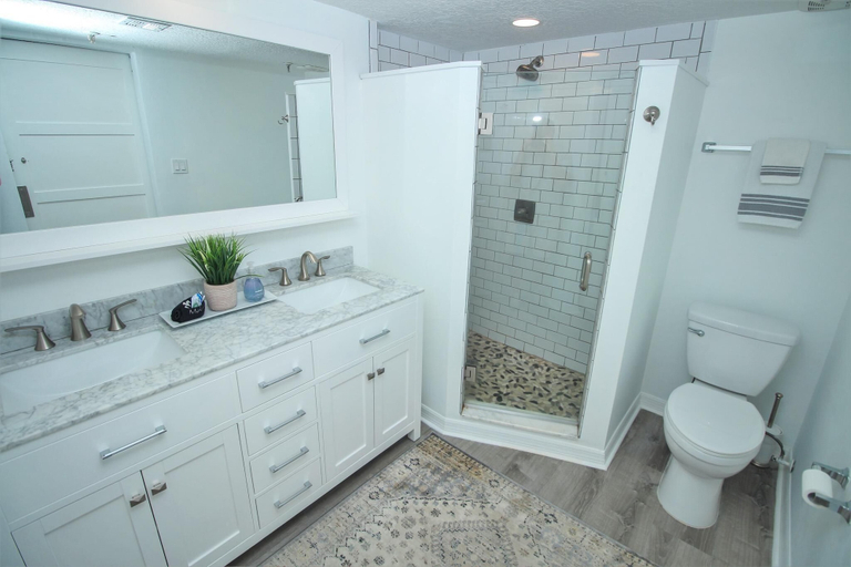 Bathroom 4, Sunrise 606, Volusia
