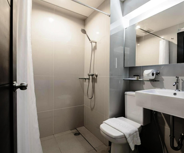 Bathroom 5, UMA Residence, Dusit