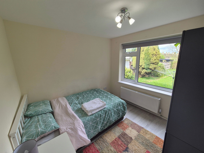 Bedroom 2, Lovely & Beautiful 2 Bed-apartment in Borehamwood, Hertfordshire
