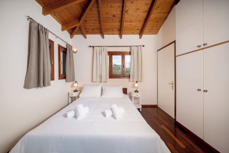 Bedroom 4, Elida Inn, Attica