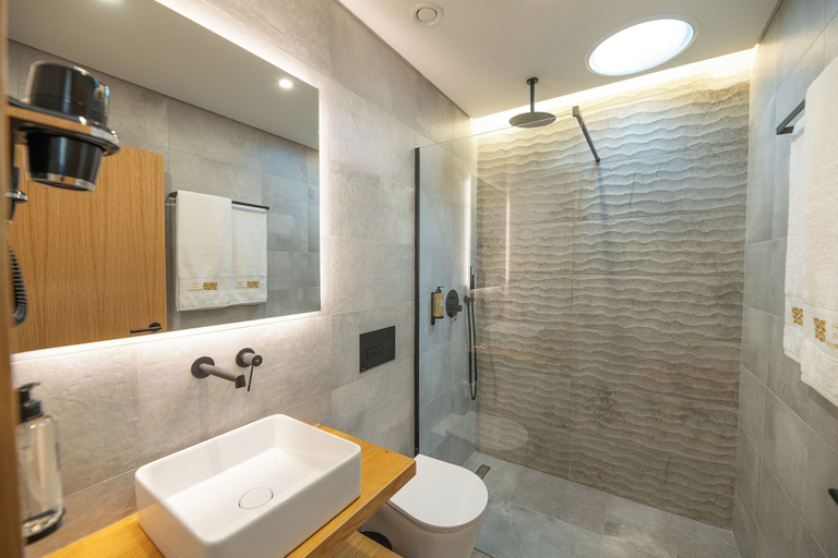 Bathroom 3, Favaios Aldeia Resort, Alijó