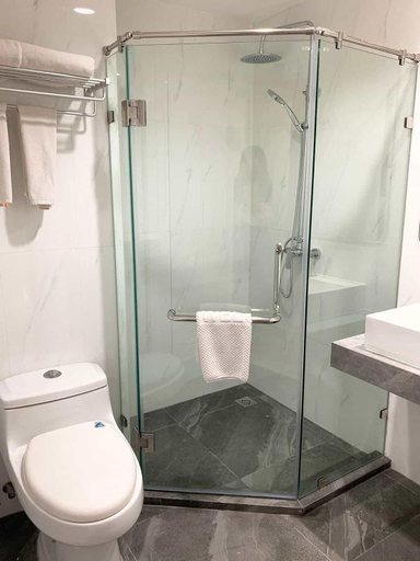 Bathroom 15