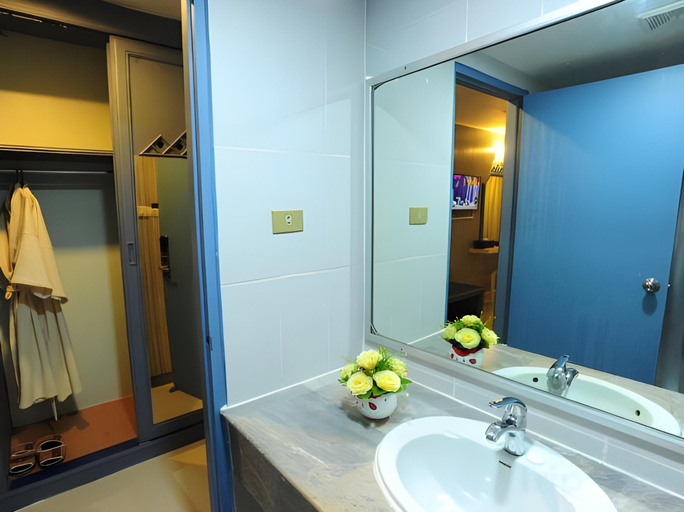 Bathroom 10