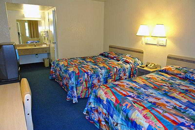Bedroom 3, Motel 6 Redding South, Shasta