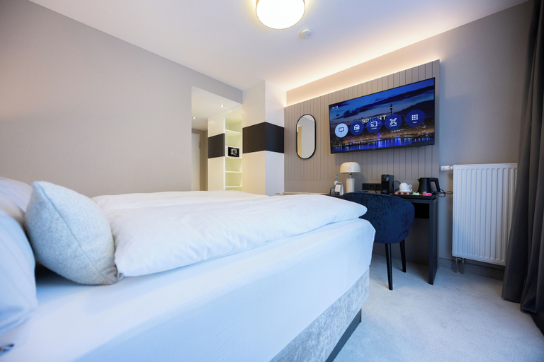 Bedroom 3, Digital Hotel Kronjuwel by BRIGHT Waldkirch - Self Check-in, Emmendingen