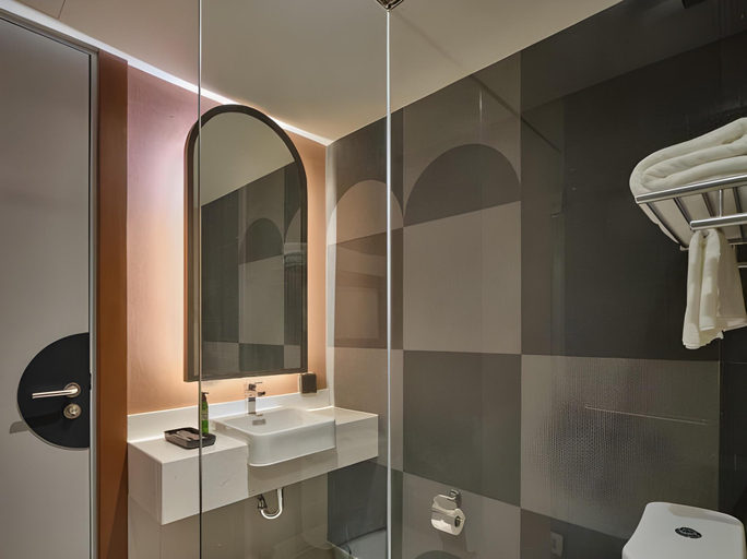 Bathroom 16