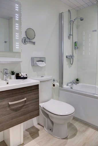 Bathroom 4, New Continental Hotel Sure Hotel Collection by BW, Plymouth