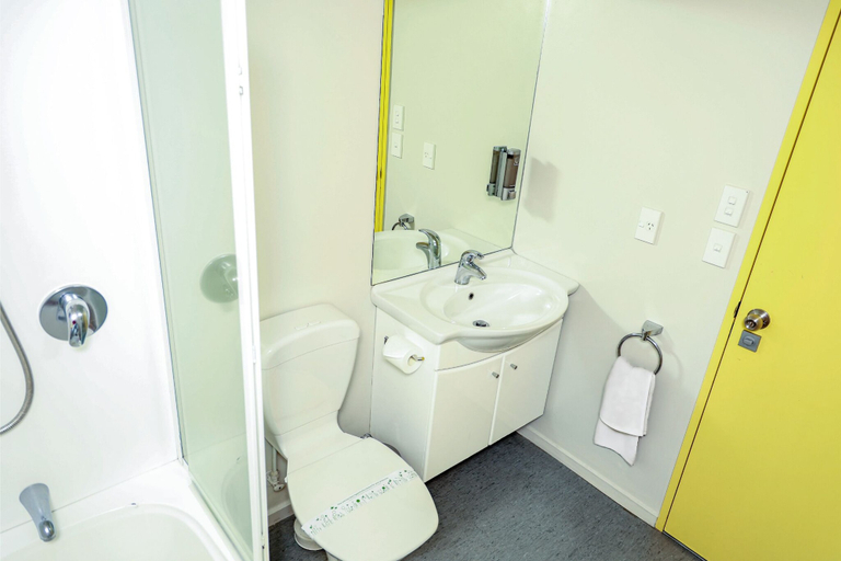 Bathroom 3, Bealey Avenue Motel, Christchurch