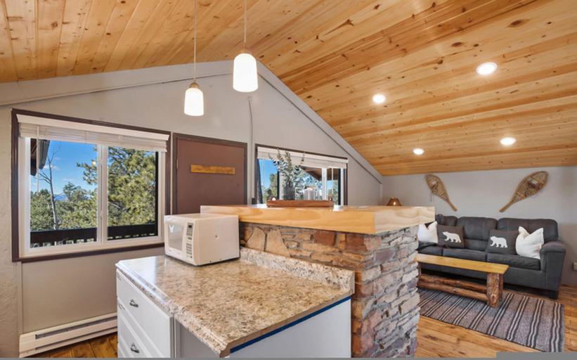 Room 4, Perch Point- Hikers Dream Cabin Base, Teller