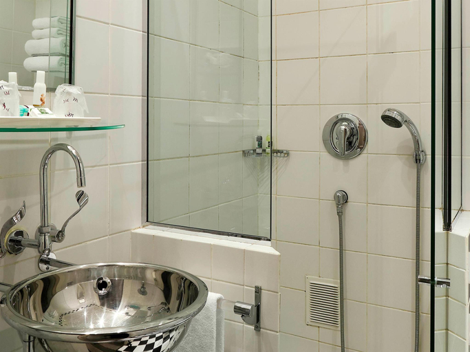 Bathroom 4, Mercure Lyon Centre Perrache, Rhône