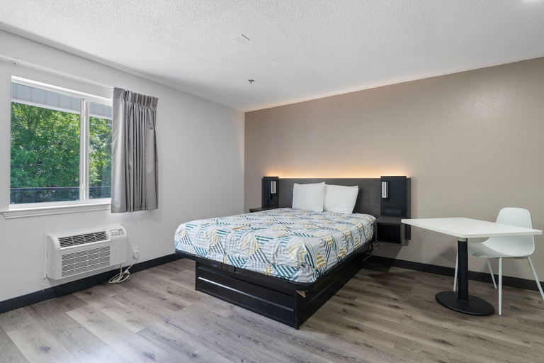 Others 5, Southern Suites Pensacola Davis, Escambia