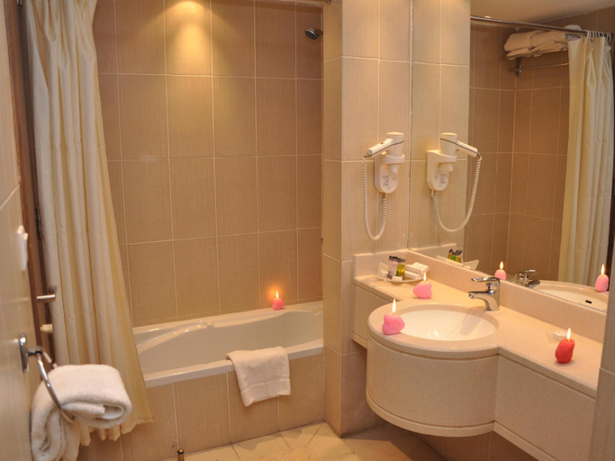 Bathroom 5, Reef Al Malaz Hotel International, Riyadh