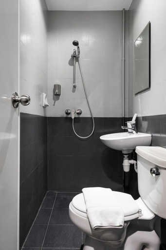 Bathroom 4, Check-Inn @Little India, Singapore