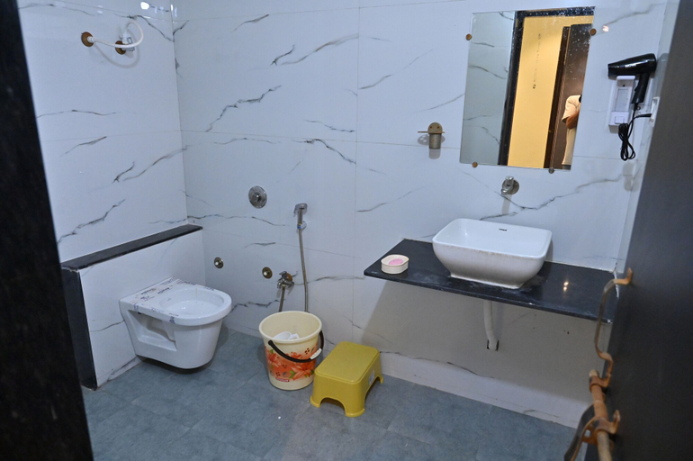 Bathroom, Hotel Satyawati Signature, Barwani