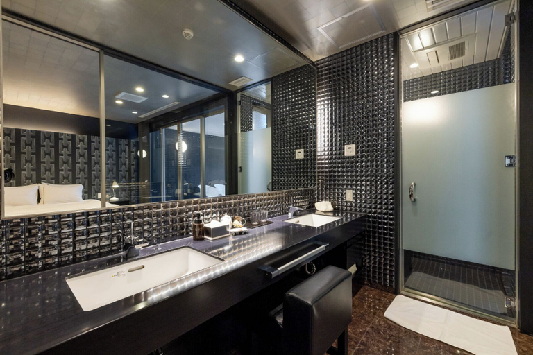 Bathroom 14