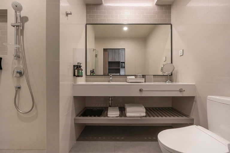 Bathroom 28