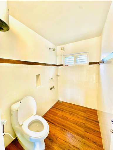 Bathroom 3, Thalimala Bungalow, Wayanad