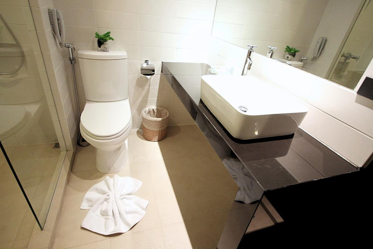 Bathroom 11