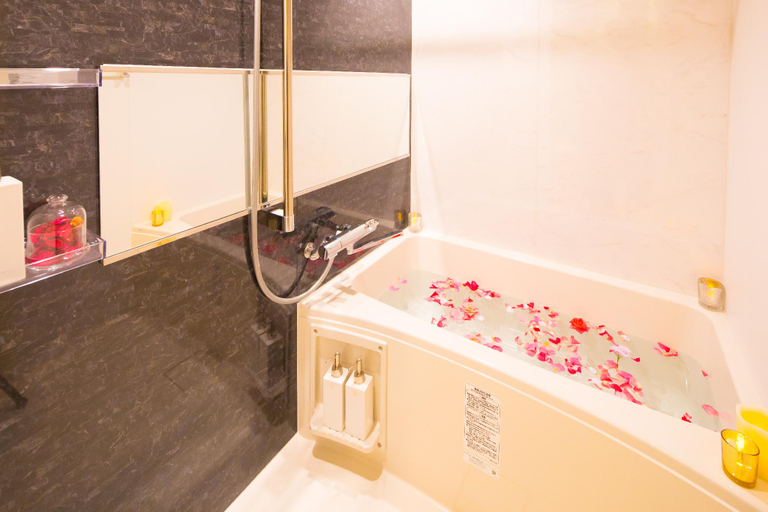 Bathroom 4, Rlis House Namba, Osaka