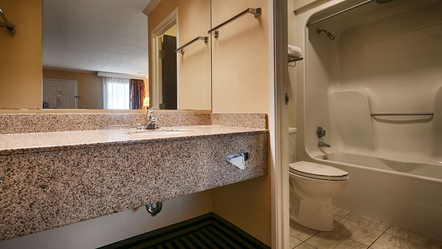 Bathroom 4, Best Western McKenzie, Carroll