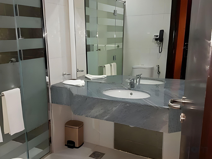 Bathroom 5, Al Mansour Plaza Hotel, Doha