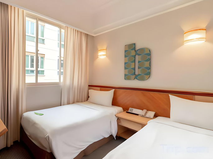 Bedroom 24