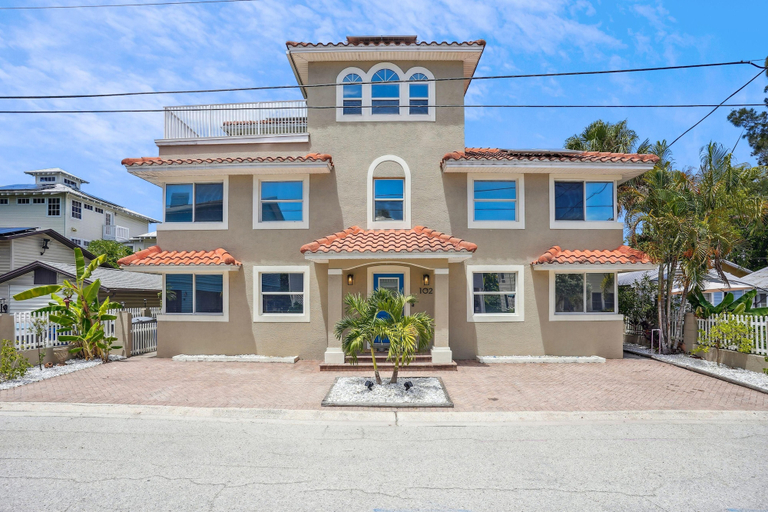 Others 4, Beach Livin 2 - 1 Bedroom Downstairs, Pinellas