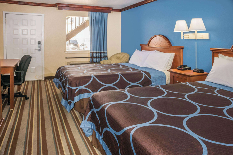 Bedroom 3, Super 8 by Wyndham San Marcos, Hays