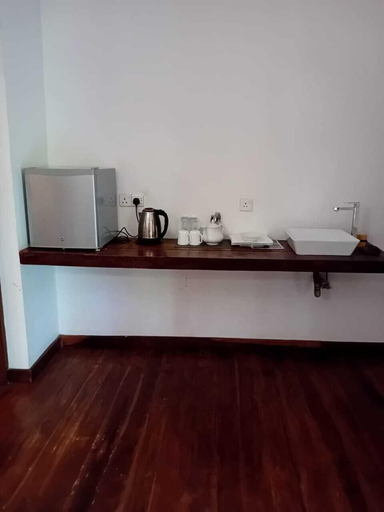 Others 4, Crips Hill Apartments, Galle Four Gravets