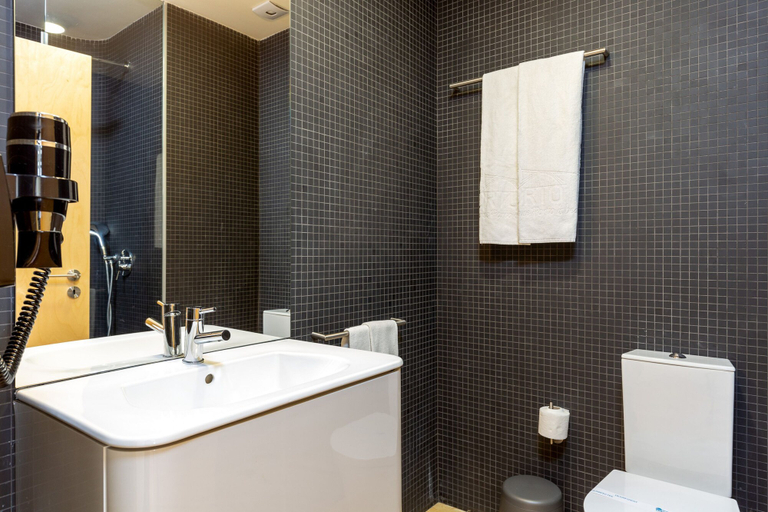 Bathroom 4, Feel Porto Code al Apartment 2 1, Porto