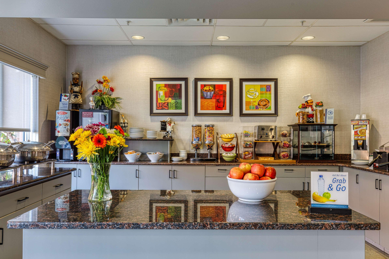 Food & Drinks 5, Best Western Plus Pembina Inn & Suites, Division No. 11