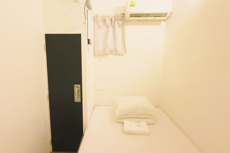 Others 5, Blanc Inn, Singapura
