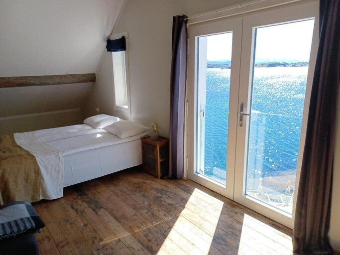 Bedroom 2, Sveggvika Guesthouse, Averøy