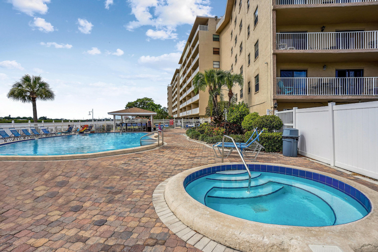 Others 5, Bayshore Yacht & Tennis 216, Pinellas