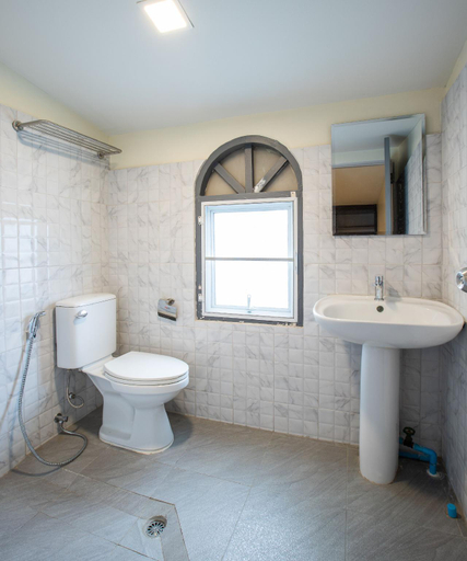 Bathroom 18