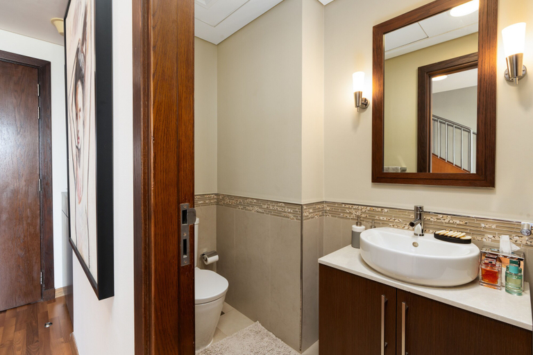 Bathroom 3, Burj Daman - Mint Stay, Dubai